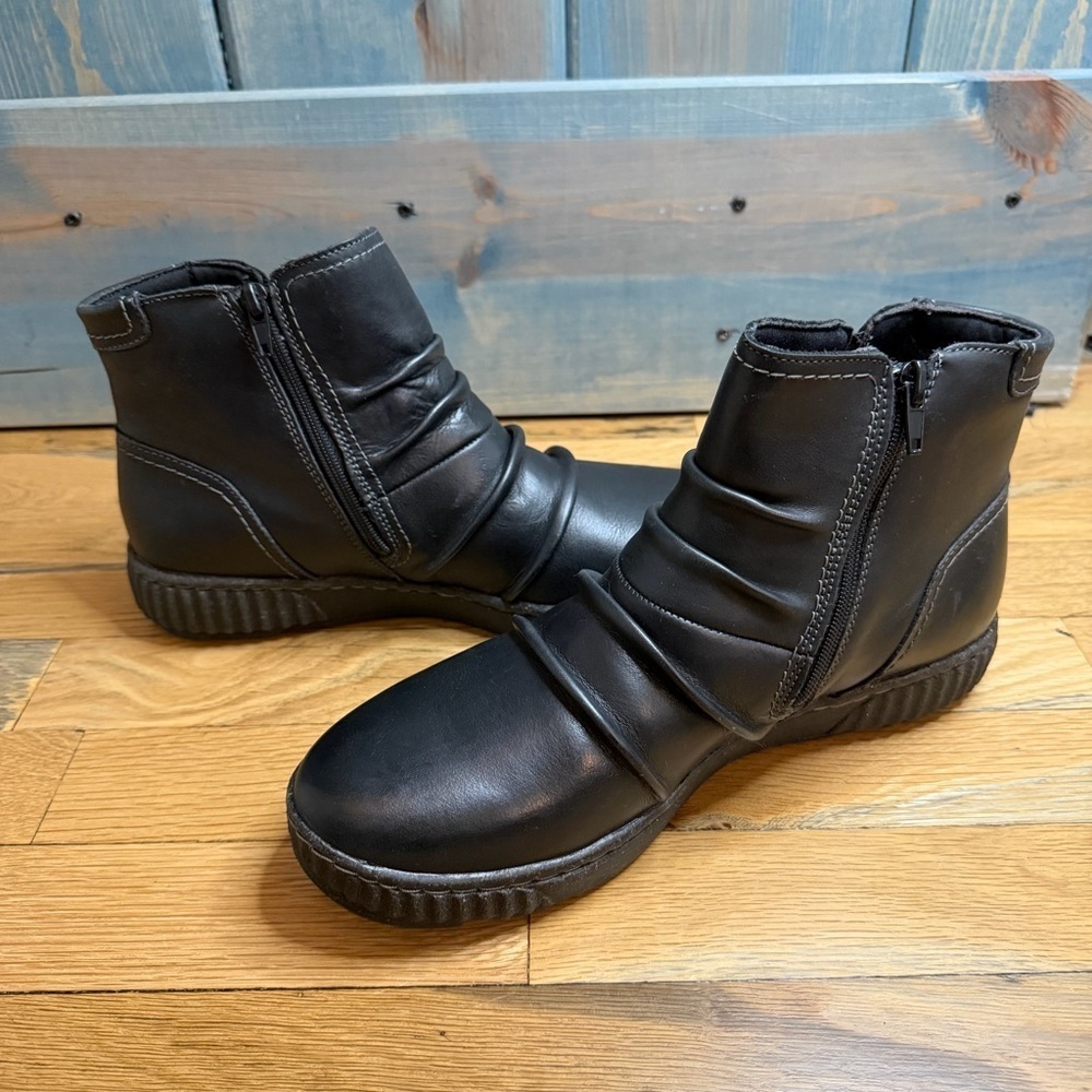 Clarks Womens Caroline Orchid Ruched Boots Black Leather Side Zipper 10M - Picture 9 of 10